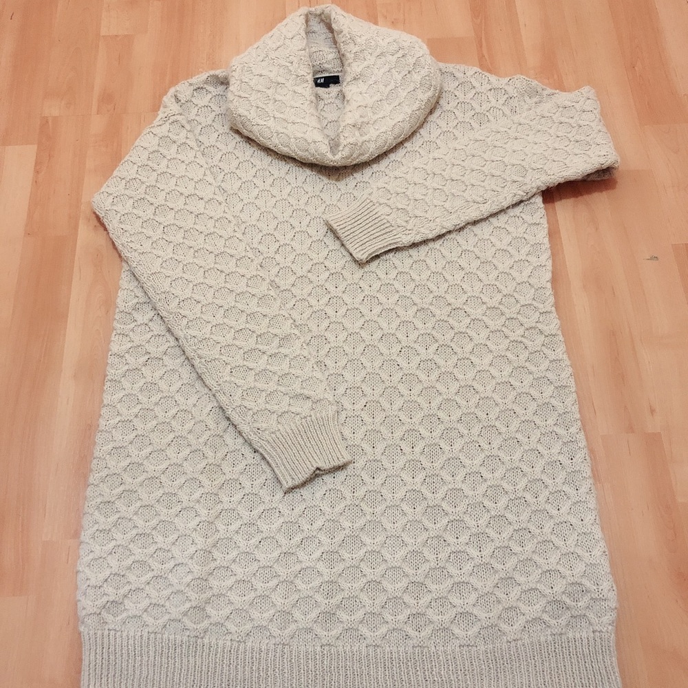 H&M Sweater - New - XS